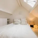 Aia Keyweek Quiet Town House