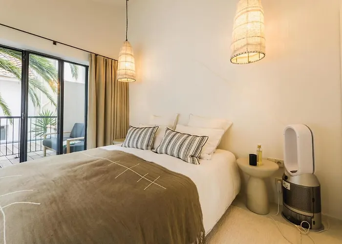 Aia Keyweek Quiet Town House