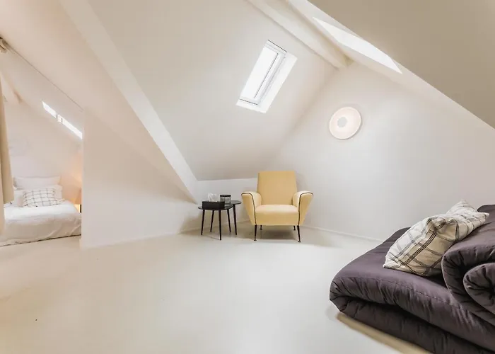 Aia Keyweek Quiet Town House