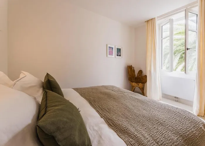 Aia Keyweek Quiet Town House